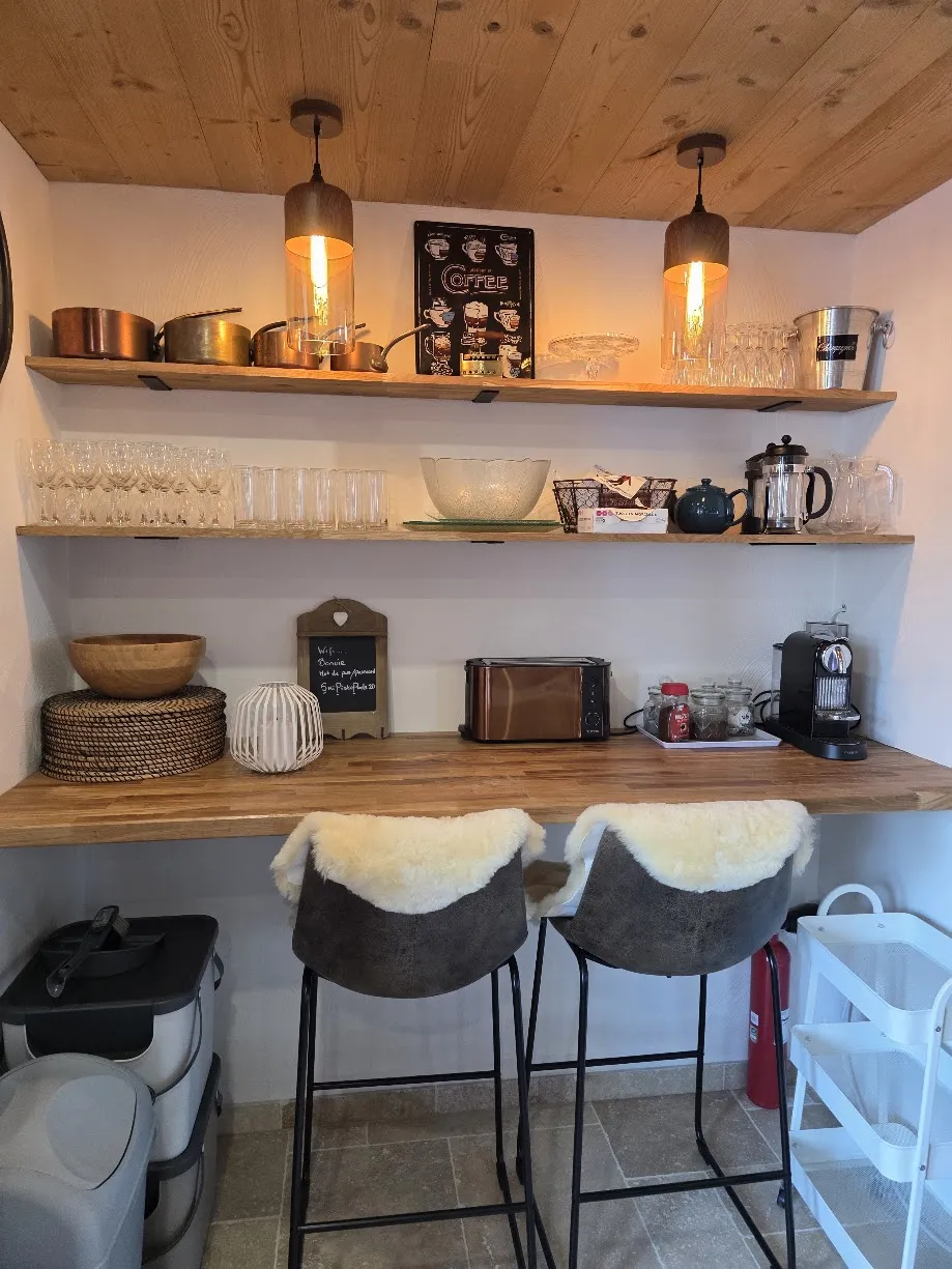 Bar area with extra seating