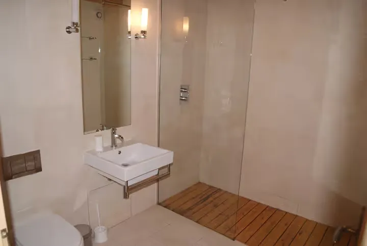private shower room, bedroom 3