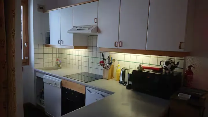 fully equipped kitchen with oven and dishwasher